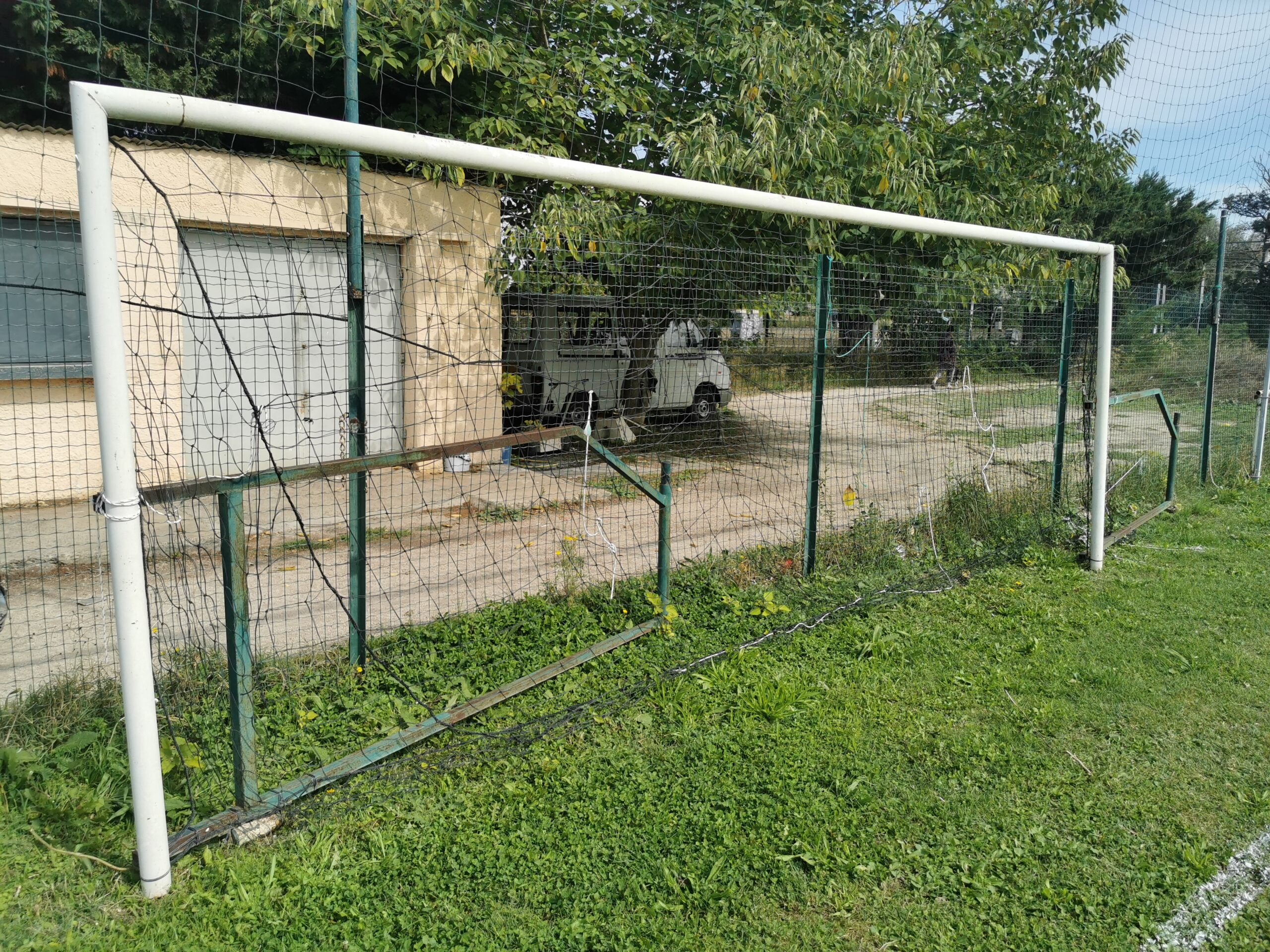 Cage de football à entretenir