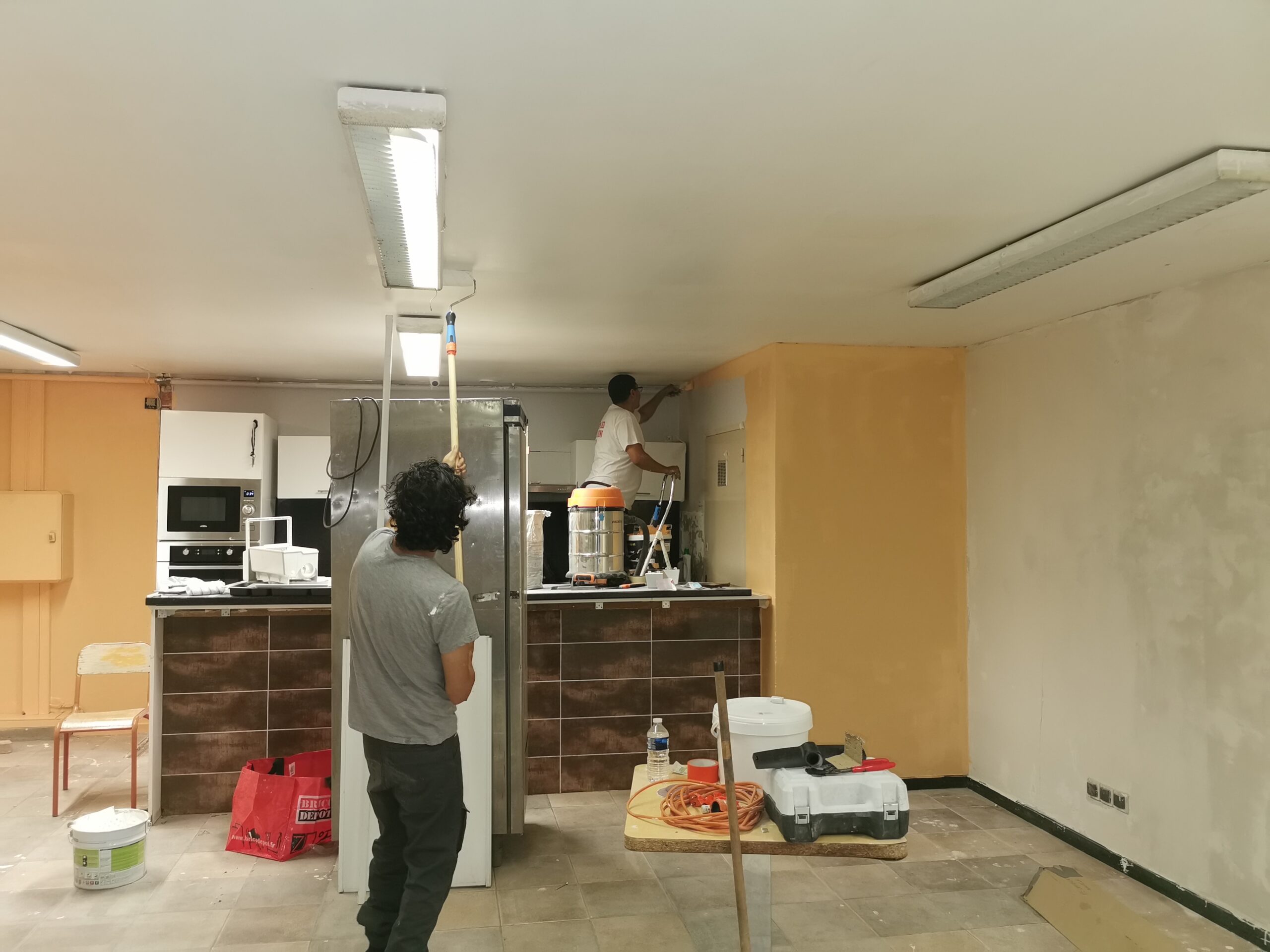 Travail en soirée dans les locaux