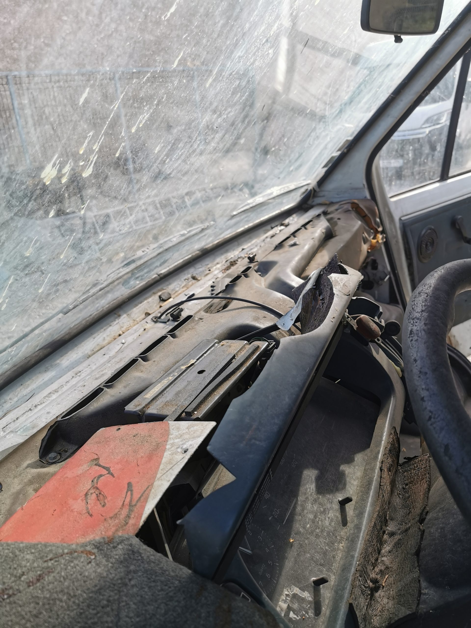Démontage du minibus du CFCA